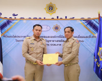 ปปส. ภาค 8 มอบโล่ประกาศเกียรติคุณบุคคลและองค์กรที่มีผลงานยอด ... พารามิเตอร์รูปภาพ 16