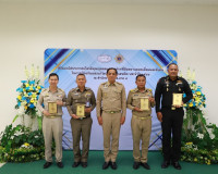 ปปส. ภาค 8 มอบโล่ประกาศเกียรติคุณบุคคลและองค์กรที่มีผลงานยอด ... พารามิเตอร์รูปภาพ 18