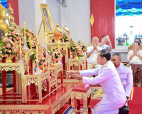 จังหวัดสุราษฎร์ธานี จัดพิธีทำบุญตักบาตรถวายพระกุศล และพิธีถว ... พารามิเตอร์รูปภาพ 3