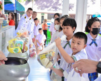 จังหวัดสุราษฎร์ธานี จัดพิธีทำบุญตักบาตรถวายพระกุศล และพิธีถว ... พารามิเตอร์รูปภาพ 13