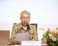 รองผู้ว่าราชการจังหวัดสุราษฎร์ธานี กล่าวต้อนรับนักศึกษาหลักส ... พารามิเตอร์รูปภาพ 1