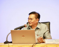 รองผู้ว่าราชการจังหวัดสุราษฎร์ธานี กล่าวต้อนรับนักศึกษาหลักส ... พารามิเตอร์รูปภาพ 2