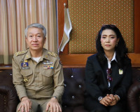 รองผู้ว่าราชการจังหวัดสุราษฎร์ธานี กล่าวต้อนรับนักศึกษาหลักส ... พารามิเตอร์รูปภาพ 4
