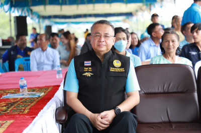 ผู้ว่าราชการจังหวัดสุราษฎร์ธานีมอบประกาศเกียรติคุณแก่ผู้อุทิ ... พารามิเตอร์รูปภาพ 1