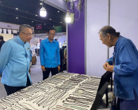 “ผ้าทอไทย สายใยแห่งพระเมตตา สร้างอาชีพปวงประชาอย่างยั่งยืน”  ... พารามิเตอร์รูปภาพ 33