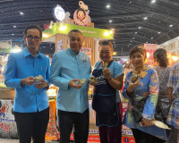 “ผ้าทอไทย สายใยแห่งพระเมตตา สร้างอาชีพปวงประชาอย่างยั่งยืน”  ... พารามิเตอร์รูปภาพ 35