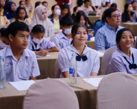 ศึกษาธิการจังหวัดสุราษฎร์ธานี เปิดงาน Symposium เปิดโลกอาชีพ ... พารามิเตอร์รูปภาพ 12