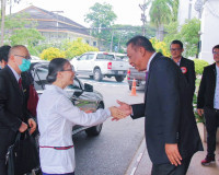 รองผู้ว่าราชการจังหวัดสุราษฎร์ธานี ให้การต้อนรับนางอู๋ ตงเหม ... พารามิเตอร์รูปภาพ 1
