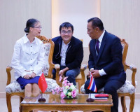 รองผู้ว่าราชการจังหวัดสุราษฎร์ธานี ให้การต้อนรับนางอู๋ ตงเหม ... พารามิเตอร์รูปภาพ 6