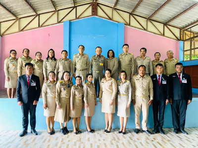 รองผู้ว่าราชการจังหวัดสุราษฎร์ธานี ให้การต้อนรับ พลเอกดาว์พง ... พารามิเตอร์รูปภาพ 1