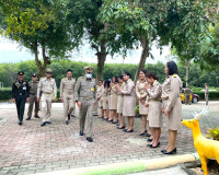 รองผู้ว่าราชการจังหวัดสุราษฎร์ธานี ให้การต้อนรับ พลเอกดาว์พง ... พารามิเตอร์รูปภาพ 1