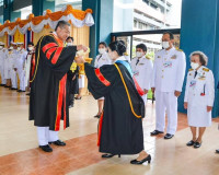 องคมนตรี เป็นผู้แทนพระองค์ ไปมอบปริญญาบัตรแก่ผู้สำเร็จการศึก ... พารามิเตอร์รูปภาพ 4
