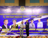 รองผู้ว่าราชการจังหวัดสุราษฎร์ธานี กล่าวต้อนรับและร่วมงานฉลอ ... พารามิเตอร์รูปภาพ 3