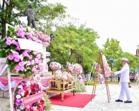 ชาวจังหวัดสุราษฎร์ธานีพร้อมใจร่วมพิธีน้อมรำลึกเนื่องในวันคล้ ... พารามิเตอร์รูปภาพ 3