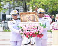 ชาวจังหวัดสุราษฎร์ธานีพร้อมใจร่วมพิธีน้อมรำลึกเนื่องในวันคล้ ... พารามิเตอร์รูปภาพ 9