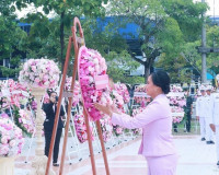 ชาวจังหวัดสุราษฎร์ธานีพร้อมใจร่วมพิธีน้อมรำลึกเนื่องในวันคล้ ... พารามิเตอร์รูปภาพ 12
