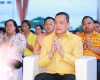พ่อเมืองสุราษฎร์ธานี นำประชาชนและนักท่องเที่ยวร่วมพิธีชักพุ่ ... พารามิเตอร์รูปภาพ 2
