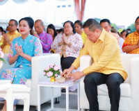 พ่อเมืองสุราษฎร์ธานี นำประชาชนและนักท่องเที่ยวร่วมพิธีชักพุ่ ... พารามิเตอร์รูปภาพ 10