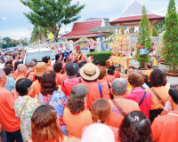 พ่อเมืองสุราษฎร์ธานี นำประชาชนและนักท่องเที่ยวร่วมพิธีชักพุ่ ... พารามิเตอร์รูปภาพ 20