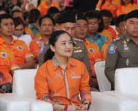 มวลชนนับหมื่นร่วมขบวนแห่เรือพระพนมทางบก ในงานประเพณีชักพระ ท ... พารามิเตอร์รูปภาพ 2