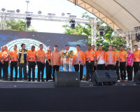 มวลชนนับหมื่นร่วมขบวนแห่เรือพระพนมทางบก ในงานประเพณีชักพระ ท ... พารามิเตอร์รูปภาพ 3