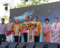 มวลชนนับหมื่นร่วมขบวนแห่เรือพระพนมทางบก ในงานประเพณีชักพระ ท ... พารามิเตอร์รูปภาพ 4