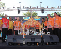 มวลชนนับหมื่นร่วมขบวนแห่เรือพระพนมทางบก ในงานประเพณีชักพระ ท ... พารามิเตอร์รูปภาพ 6