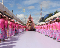 มวลชนนับหมื่นร่วมขบวนแห่เรือพระพนมทางบก ในงานประเพณีชักพระ ท ... พารามิเตอร์รูปภาพ 13