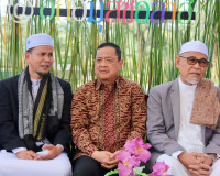 ผู้ว่าราชการจังหวัดสุราษฎร์ธานี ร่วมแสดงความยินดีในพิธีเปิดม ... พารามิเตอร์รูปภาพ 6