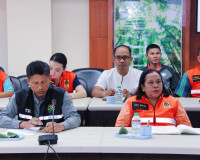 ผู้ว่าฯสุราษฎร์ธานี ร่วมประชุมเตรียมความพร้อมรับสถานการณ์อุท ... พารามิเตอร์รูปภาพ 12