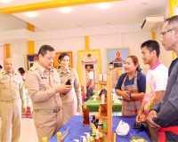 ผู้ว่าฯ สุราษฎร์ฯ เดินสายลงพื้นที่อำเภอพระแสงตามโครงการบำบัด ... พารามิเตอร์รูปภาพ 6