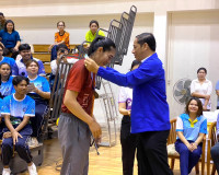 รองผู้ว่าราชการจังหวัดสุราษฎร์ธานี ร่วมให้กำลังใจนักกีฬาและม ... พารามิเตอร์รูปภาพ 4