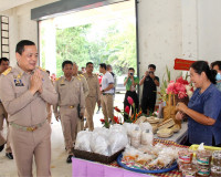 ผู้ว่าฯ สุราษฎร์ธานีนำหัวหน้าส่วนราชการรับฟังปัญหาและความต้อ ... พารามิเตอร์รูปภาพ 8