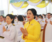 ข้าราชการและประชาชน จ.สุราษฎร์ธานี ร่วมทำบุญตักบาตรเนื่องในว ... พารามิเตอร์รูปภาพ 2