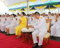 ข้าราชการและประชาชน จ.สุราษฎร์ธานี ร่วมทำบุญตักบาตรเนื่องในว ... พารามิเตอร์รูปภาพ 8