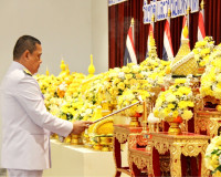 จังหวัดสุราษฎร์ธานีจัดพิธีวางพานพุ่มดอกไม้ถวายราชสักการะ เนื ... พารามิเตอร์รูปภาพ 4
