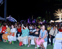 จังหวัดสุราษฎร์ธานี จัดประกวดร้องเพลงไทยลูกทุ่งท้องที่ และท้ ... พารามิเตอร์รูปภาพ 14