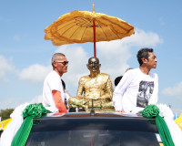 รองผู้ว่าฯสุราษฎร์ธานี ร่วมพิธีปล่อยขบวนแห่ผ้าขึ้นพระธาตุเจด ... พารามิเตอร์รูปภาพ 3