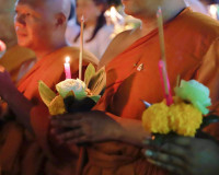 ผู้ว่าราชการจังหวัดสุราษฎร์ธานี นำข้าราชการ พุทธศาสนิกชน เจร ... พารามิเตอร์รูปภาพ 13