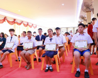จังหวัดสุราษฎร์ธานีมอบรางวัลยกย่องเชิดชูเกียรติ &quot;เด็กดีศรีเม ... พารามิเตอร์รูปภาพ 12