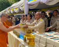 ประธานในพิธีถวายภัตตาหารและเครื่องเขียนพระราชทาน ของพระบาทสม ... พารามิเตอร์รูปภาพ 1