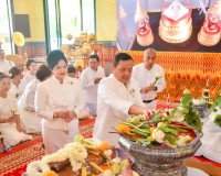 ผู้ว่าฯ สุราษฎร์ธานีร่วมเข้าสักการะพระบรมสารีริกธาตุ และพระอ ... พารามิเตอร์รูปภาพ 2