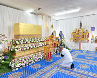 เชิญพวงมาลาไปวางที่หน้าหีบศพ พระราชมงคลวชิราภรณ์ (ประพันธ์ ส ... พารามิเตอร์รูปภาพ 5