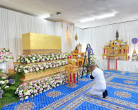 เชิญพวงมาลาไปวางที่หน้าหีบศพ พระราชมงคลวชิราภรณ์ (ประพันธ์ ส ... พารามิเตอร์รูปภาพ 6