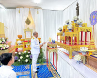 เชิญพวงมาลาไปวางที่หน้าหีบศพ พระราชมงคลวชิราภรณ์ (ประพันธ์ ส ... พารามิเตอร์รูปภาพ 8