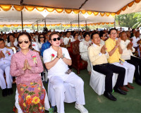 ผู้ว่าฯ สุราษฎร์ธานีนำพุทธศาสนิกชนทุกหมู่เหล่า ร่วมพิธีหล่อพ ... พารามิเตอร์รูปภาพ 7