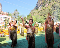 ผู้ว่าฯ สุราษฎร์ธานีนำพุทธศาสนิกชนทุกหมู่เหล่า ร่วมพิธีหล่อพ ... พารามิเตอร์รูปภาพ 14
