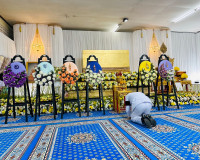 ผู้ว่าราชการจังหวัดสุราษฎร์ธานีเชิญพวงมาลาพระราชทานและพวงมาล ... พารามิเตอร์รูปภาพ 2