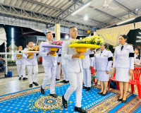 ผู้ว่าราชการจังหวัดสุราษฎร์ธานีเชิญพวงมาลาพระราชทานและพวงมาล ... พารามิเตอร์รูปภาพ 3