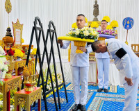 ผู้ว่าราชการจังหวัดสุราษฎร์ธานีเชิญพวงมาลาพระราชทานและพวงมาล ... พารามิเตอร์รูปภาพ 5